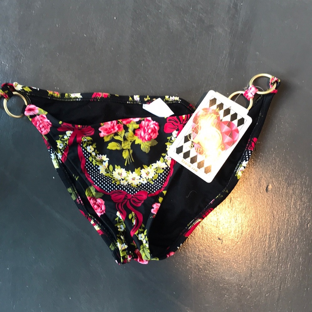 Floral swimsuit bottom with hip detail